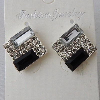 ОБЕЦИ ЗА УШИ КВАДРАТИ