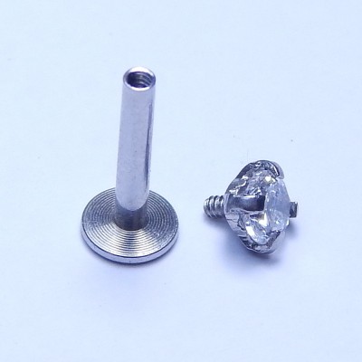 ОБЕЦА ЗА УСТНА ИЛИ УХО СЪС СРЕДЕН КРИСТАЛ